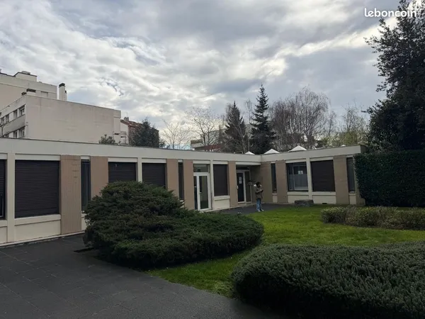 Murs commerciaux 815 m² COURBEVOIE