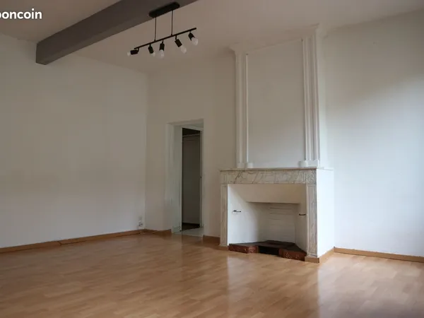 P4 proche Maison Carrée 2ème et dernier étage