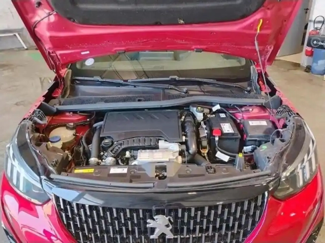 Peugeot 2008 puretech 130 s&amp;s eat8 gt — photo 7