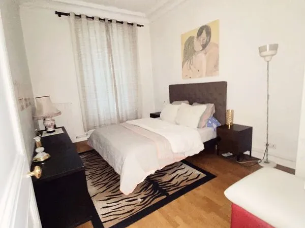 Propriétaire T2 cherche colocataire - appartement 2p 8éme