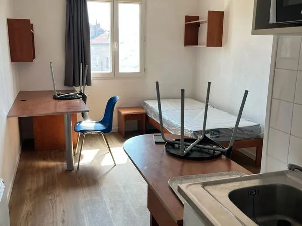 Loue 3 studios dans résidence à Valence