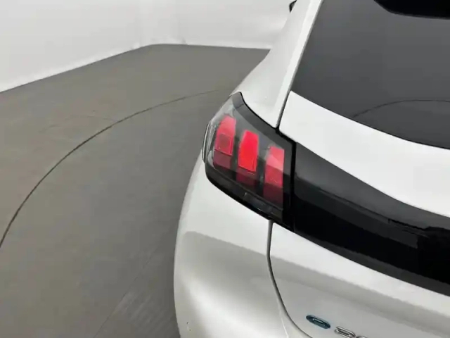 Peugeot 208 electrique 50 kwh 136ch — photo 17