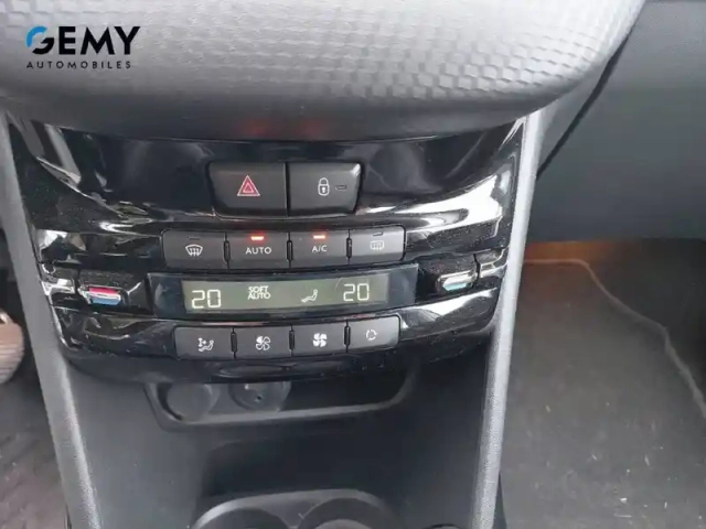 Peugeot 2008 1.2 puretech 110ch s&amp;s eat6 — photo 28