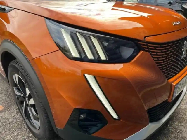 Peugeot 2008 e- 136ch gt — photo 11