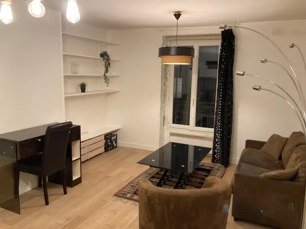 Loue Bel appartement meublé de 35m² - Paris 18ème - Village Ramey