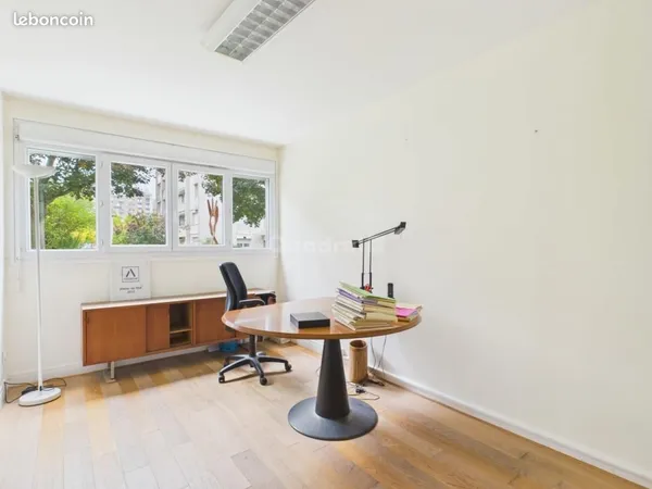 Bureau 84 m²