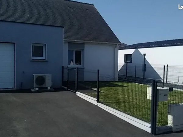 Maison récente dans quartier résidentiel calme