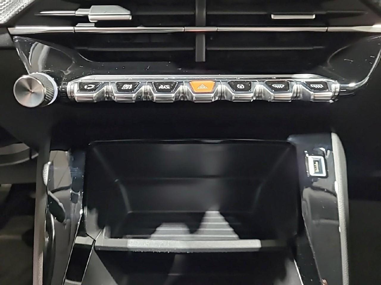 Peugeot 2008 puretech 100 s&s bvm6 active — photo 20