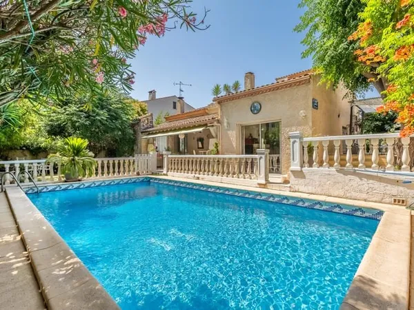 Maison familiale avec dépendance, jardin & piscine Montpel