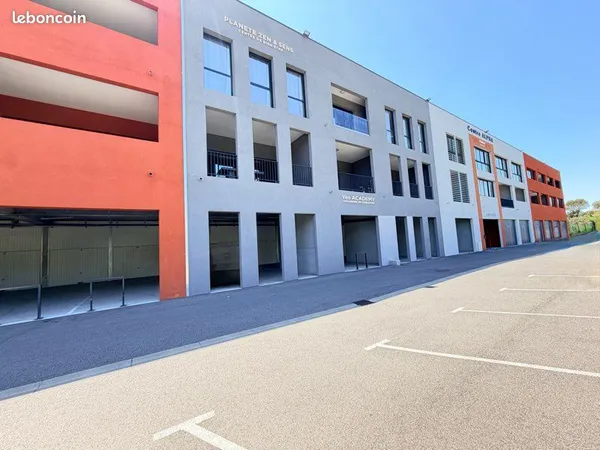 À LOUER - Local professionnel / commercial de 70,65 m² - Disponible à partir du 1er octobre 2026