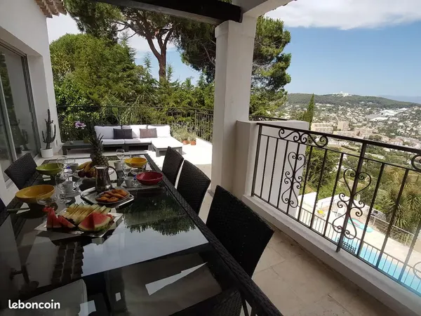 Villa meublée à Super Cannes - piscine et vues panoramiques