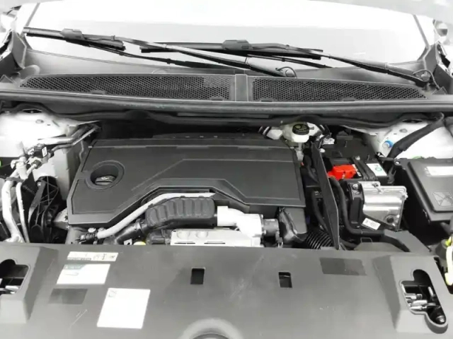 Peugeot 3008 hybrid 136 e-dcs6 — photo 38