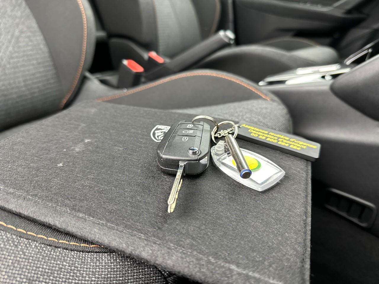 Peugeot 2008 hybrid 136 e-dcs6 style — photo 32