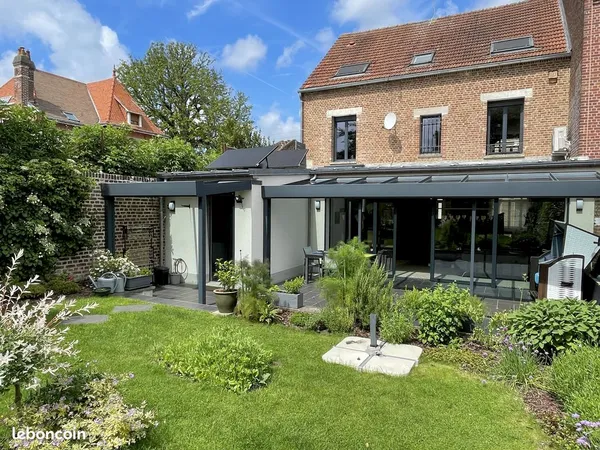 Maison 8 pièces 251 m²