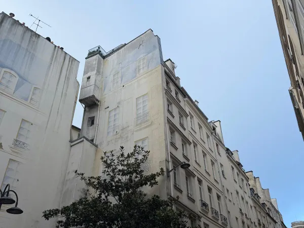 Studette - Rue Saint-Sulpice Paris 6ème - étage élevé