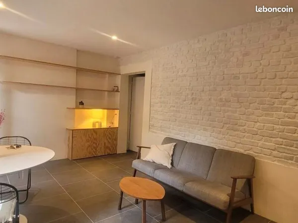 Récemment rénovée, appartement de 2 pièces meublé
