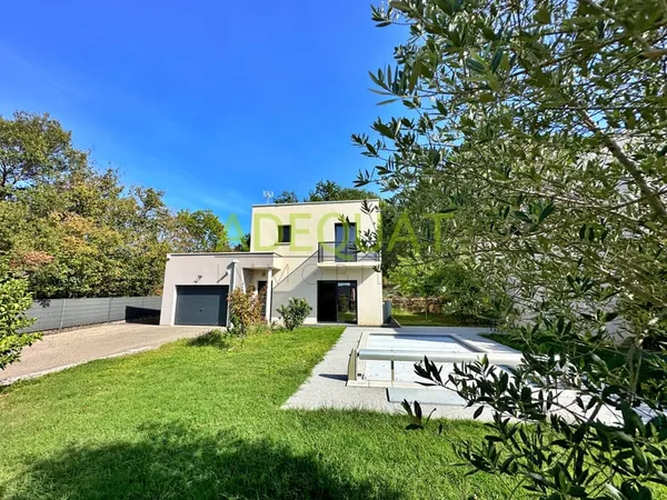 Villa T5 avec piscine au calme et facile à vivre !