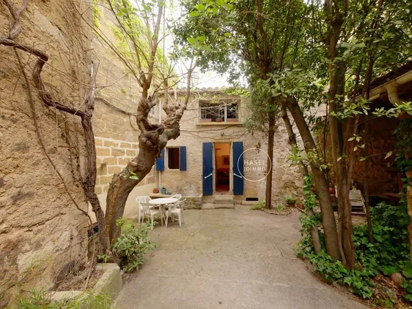 Castelnau de Guers, secteur Pézenas, centre historique, deux
