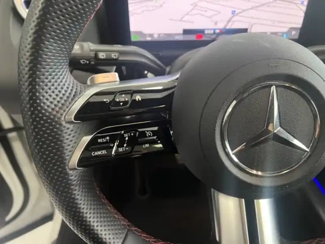 Mercedes Gla 200 d amg line — photo 15