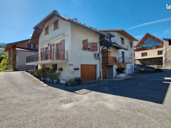 Maison individuelle dans village