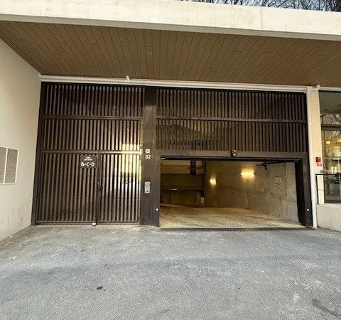 Location place moto sécurisée Marseille 7ème (av. De la Corse)