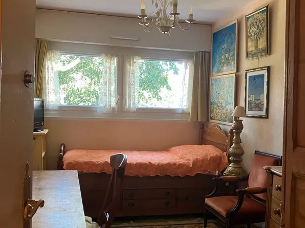 Chambre meublée dans un T3