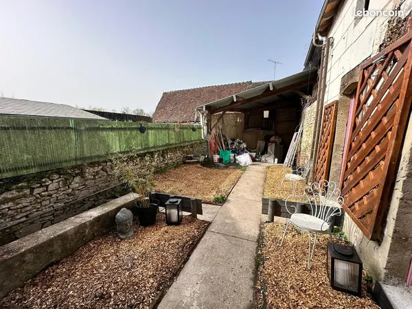 Maison ancienne en coeur de ville, genillé