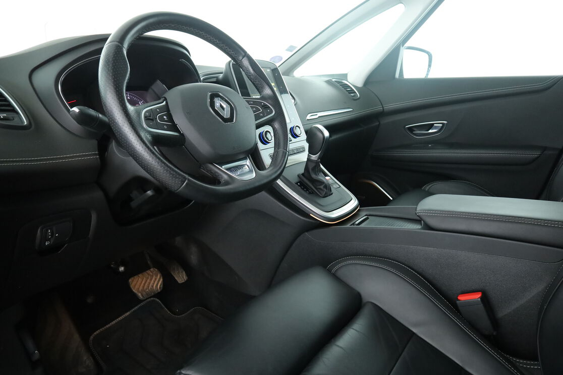 Renault Scenic 1.3 TCe Initiale Paris EDC — photo 10