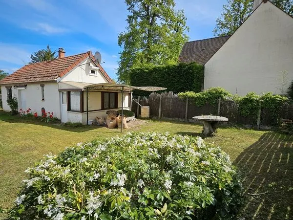 Charmante maisonnette avec jardin arboré de 337 m²