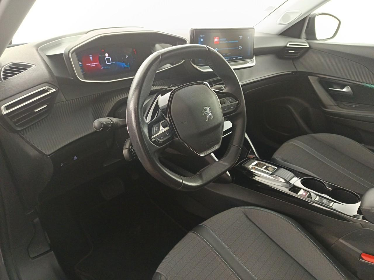 Peugeot 2008 puretech 130 s&s eat8 allure pack — photo 12