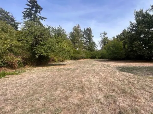 Terrain 1815 m²