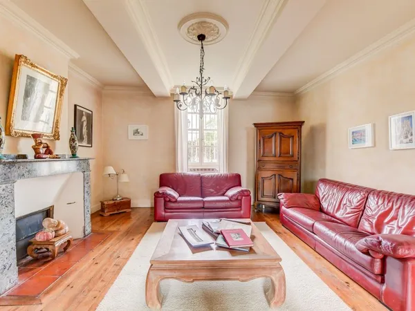 Villa 9 pièces 392 m²