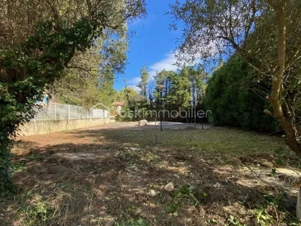 Terrain 810 m² Charmes Sur Rhone