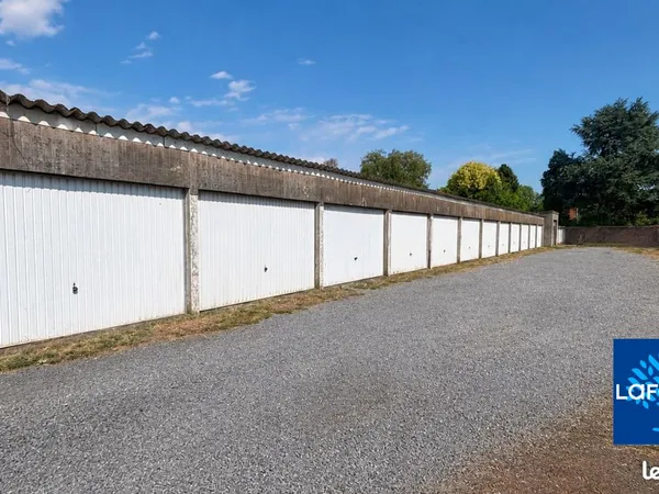 Parking/box 19 pièces 150 m²