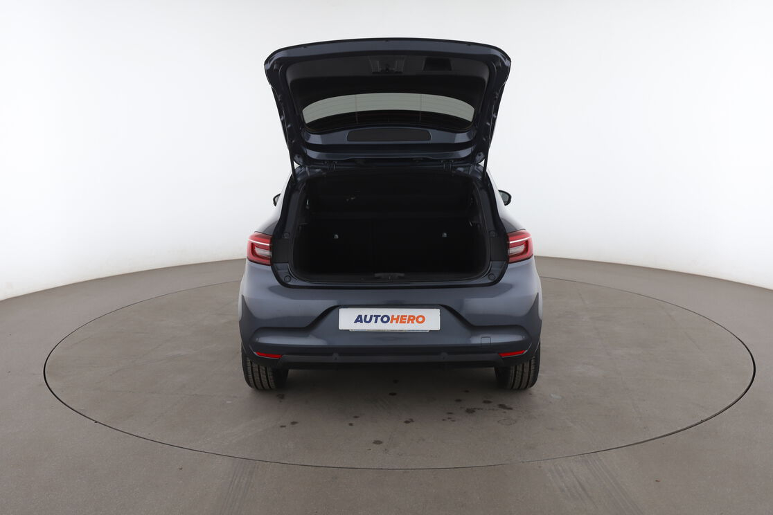 Renault Clio 1.6 E-Tech SL Limited — photo 15