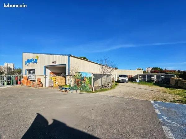 Commerce animalerie 298 m²