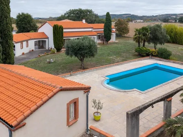 Villa familiale de 198 m² avec piscine, pool house et garage