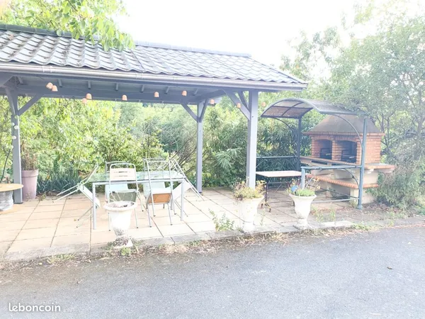 Vends belle propriété avec 4 gîtes sur 2,5 hect