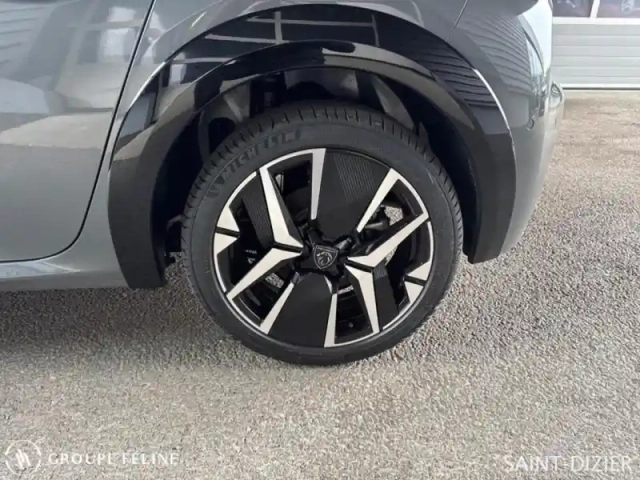 Peugeot 208 e- 136ch gt — photo 11