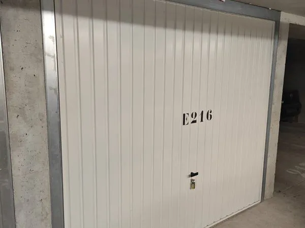 Garage/Box fermé à louer - St Genis Pouilly (Résidence I'Archipel) 150/mois