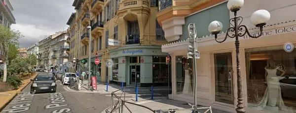 Local commercial - rue de l'Hôtel des Postes