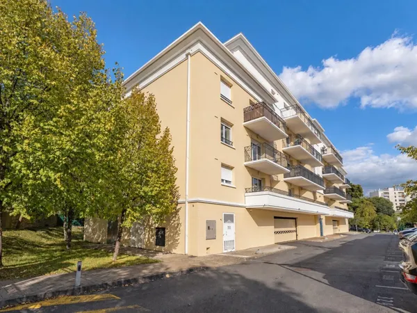 Boulevard Godard : T3 lumineux avec balcon et place de parking