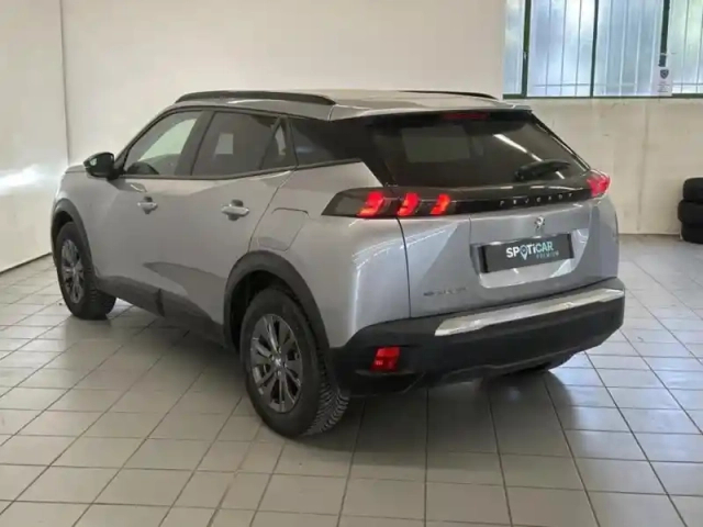 Peugeot 2008 e- 136ch style — photo 11