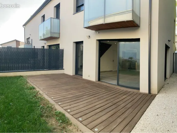 Maison T4 de standing avec grande terrasse et jardins - Résidence récente