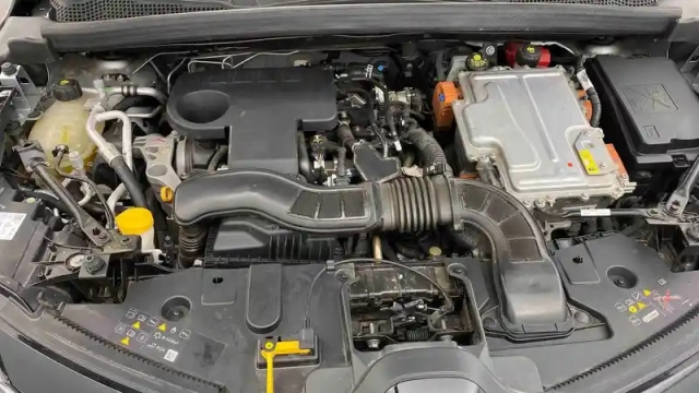 Renault Captur e-tech 145 - 21 — photo 26