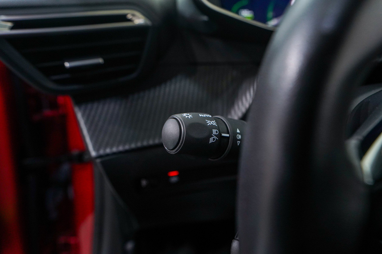 Peugeot 208 — photo 21