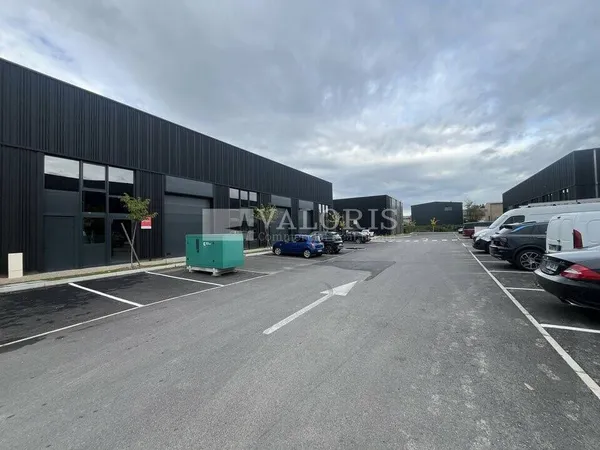 Local d'activité 708 m²