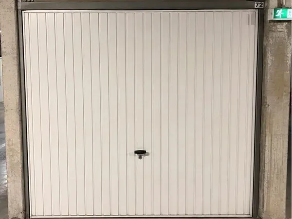 Garage fermé sécurisé à louer