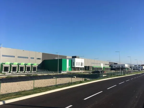 Local d’activité et entrepôt Location Pont-d'Ain 221€