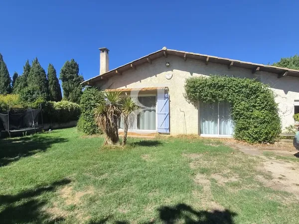 Charmante maison au calme sur la commune de SAINTE-CÉCILE-LES-V